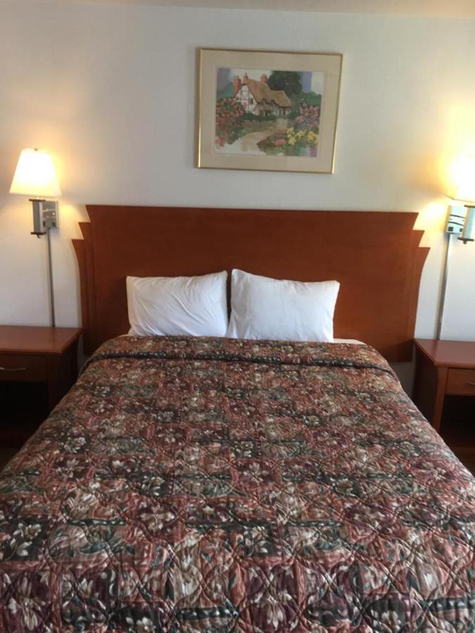 Moon Mist Motel Meade 外观 照片